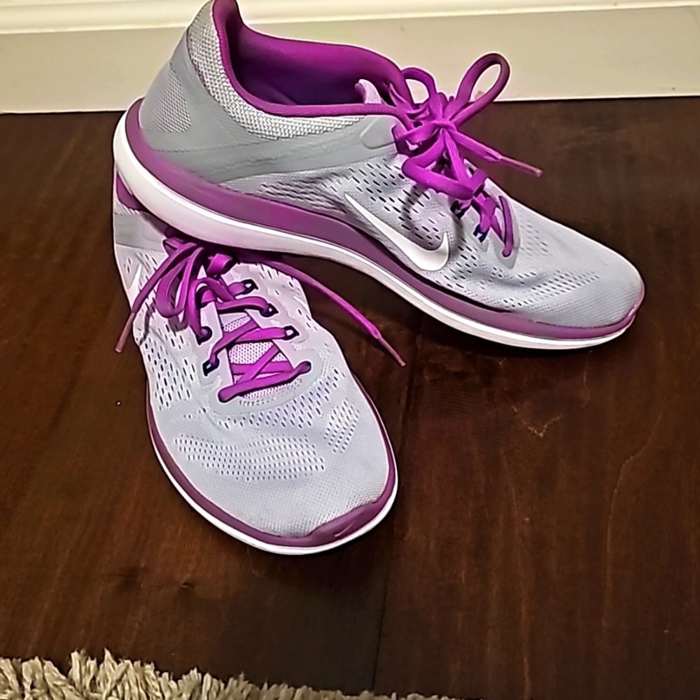 NIKE gym shoe